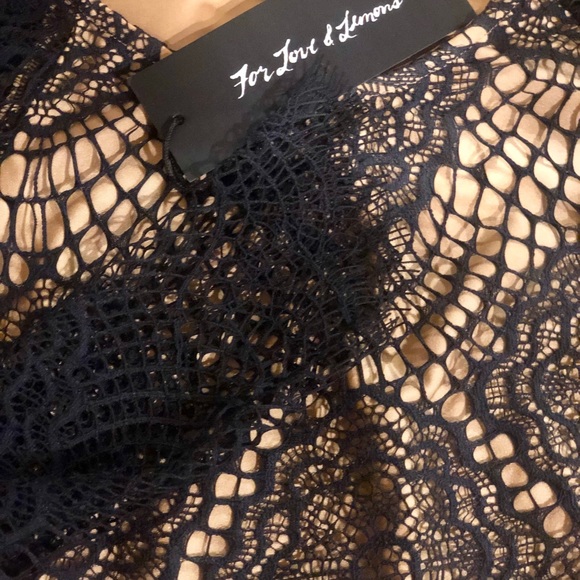 FOR LOVE & LEMONS black lace crop top. Size XS - Picture 2 of 3